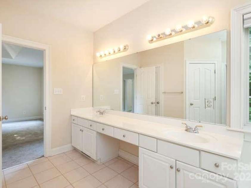 2587 Penngate Drive, Sherrills Ford, NC 28673.  MLS# CAR4301154, YatesRealty ID 10842. 