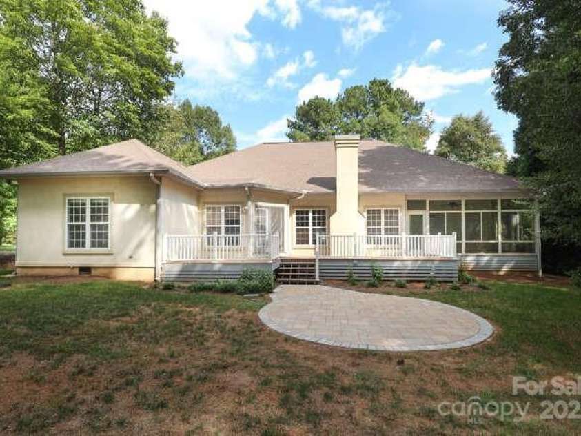 2587 Penngate Drive, Sherrills Ford, NC 28673.  MLS# CAR4301154, YatesRealty ID 10842. 
