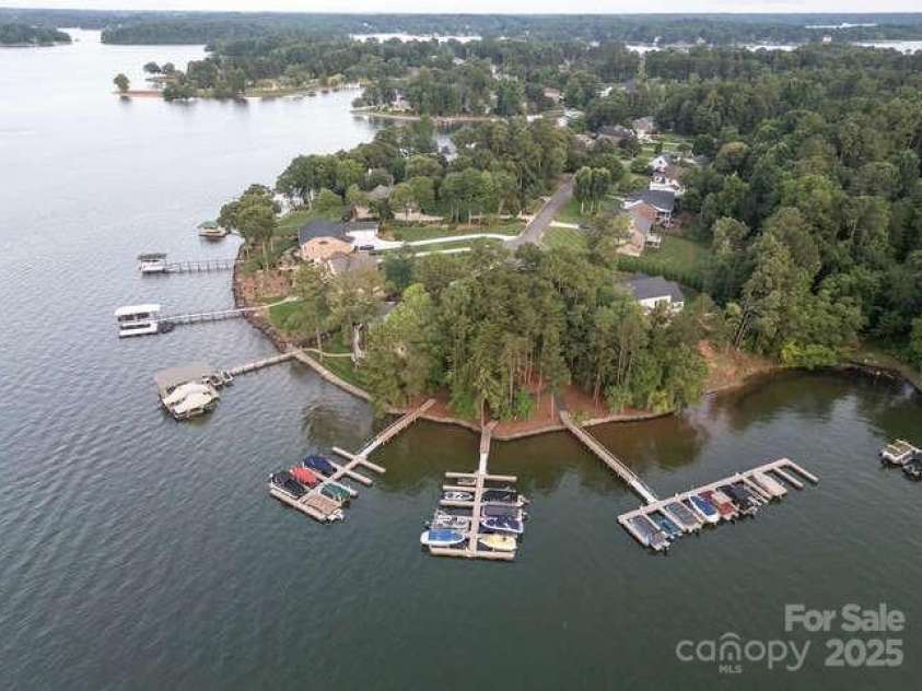 2587 Penngate Drive, Sherrills Ford, NC 28673.  MLS# CAR4301154, YatesRealty ID 10842. 