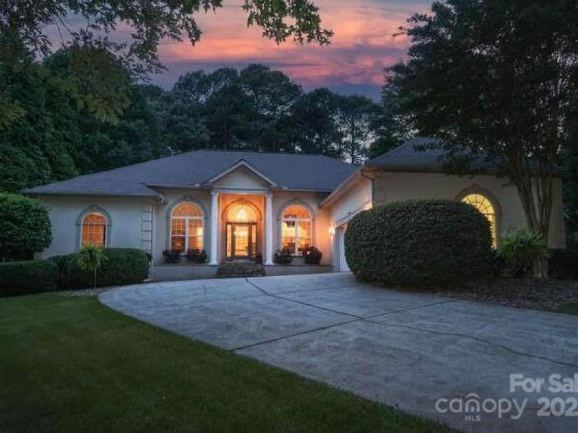 2587 Penngate Drive, Sherrills Ford, NC 28673.  MLS# CAR4301154, YatesRealty ID 10842. 