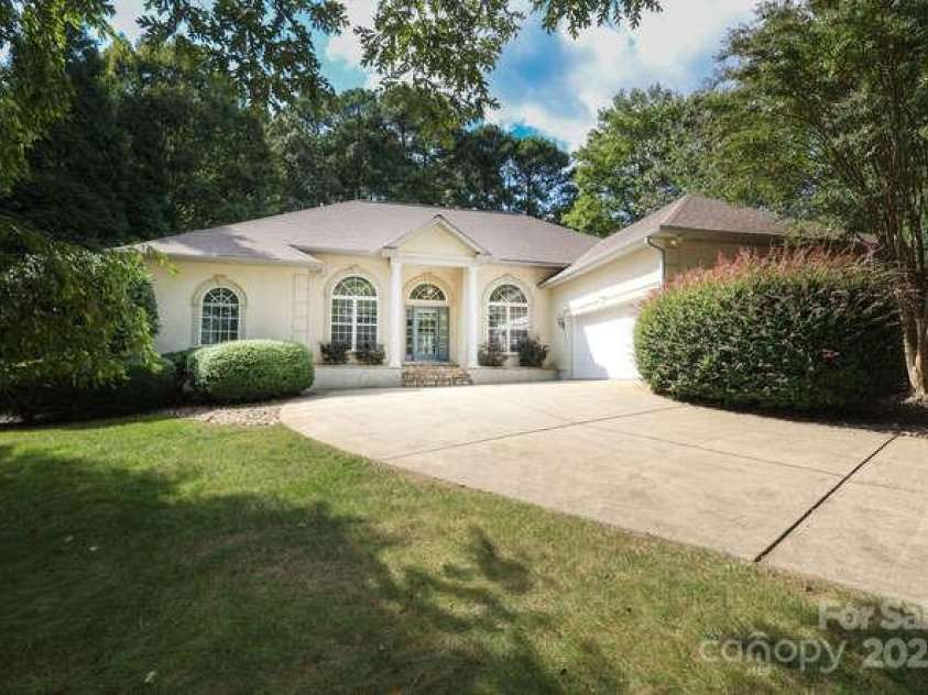 2587 Penngate Drive, Sherrills Ford, NC 28673.  MLS# CAR4301154, YatesRealty ID 10842. 