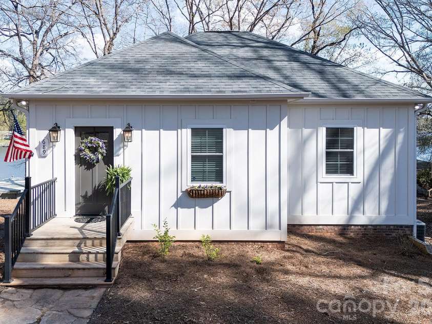 689 Emerald Shores Road, Mount Gilead, NC 27306.  MLS# CAR4361296, YatesRealty ID 10843. 