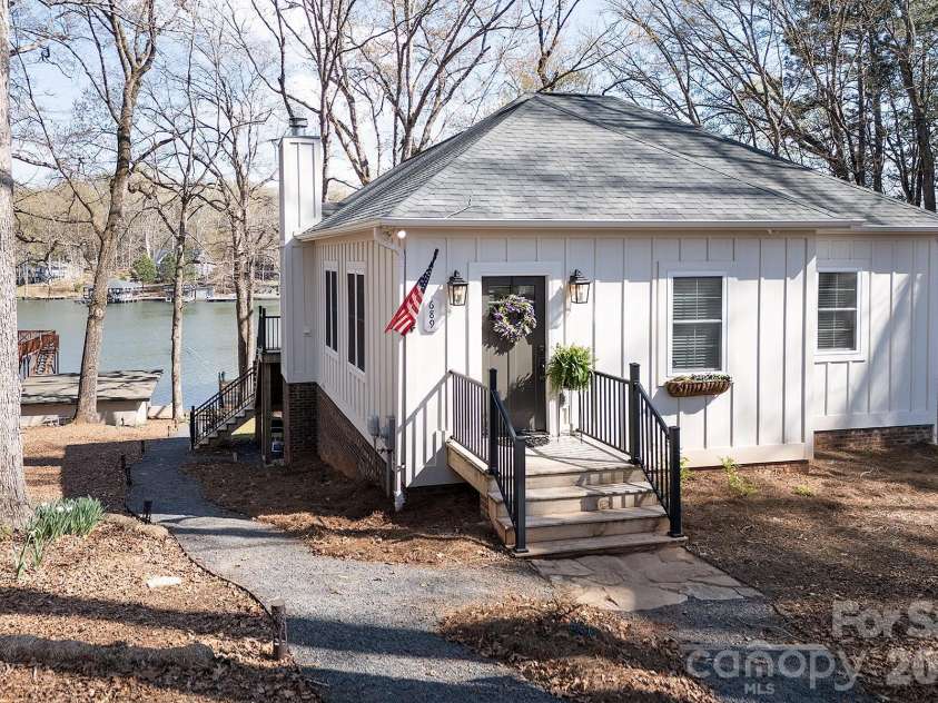 689 Emerald Shores Road, Mount Gilead, NC 27306.  MLS# CAR4361296, YatesRealty ID 10843. 
