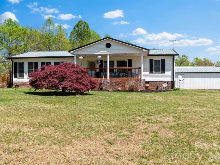 6004 Aaron Lane, Hamptonville, NC 27020.  MLS# CAR4367317, YatesRealty ID 10844. 