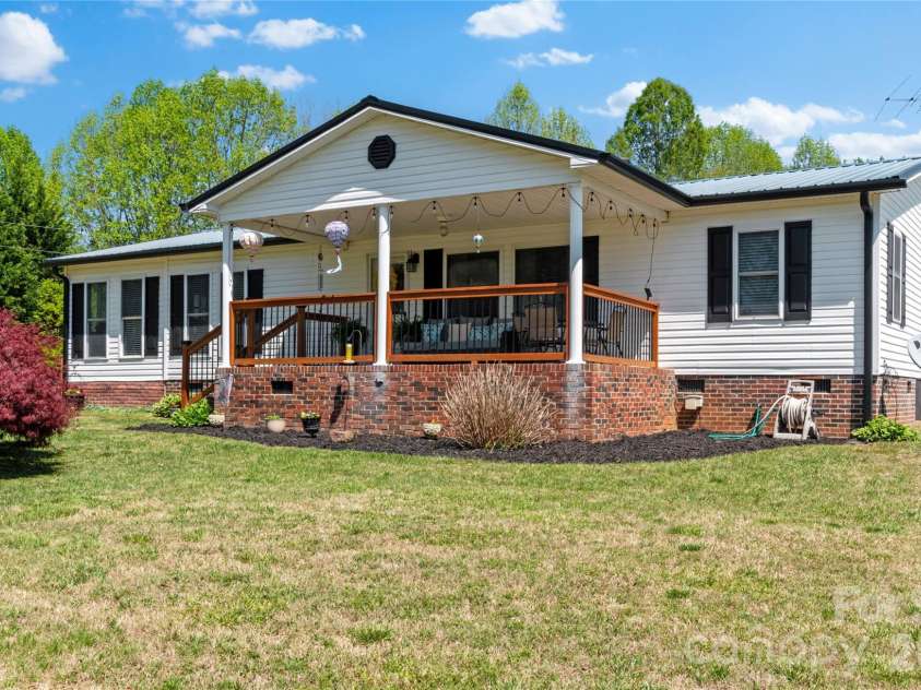 6004 Aaron Lane, Hamptonville, NC 27020.  MLS# CAR4367317, YatesRealty ID 10844. 