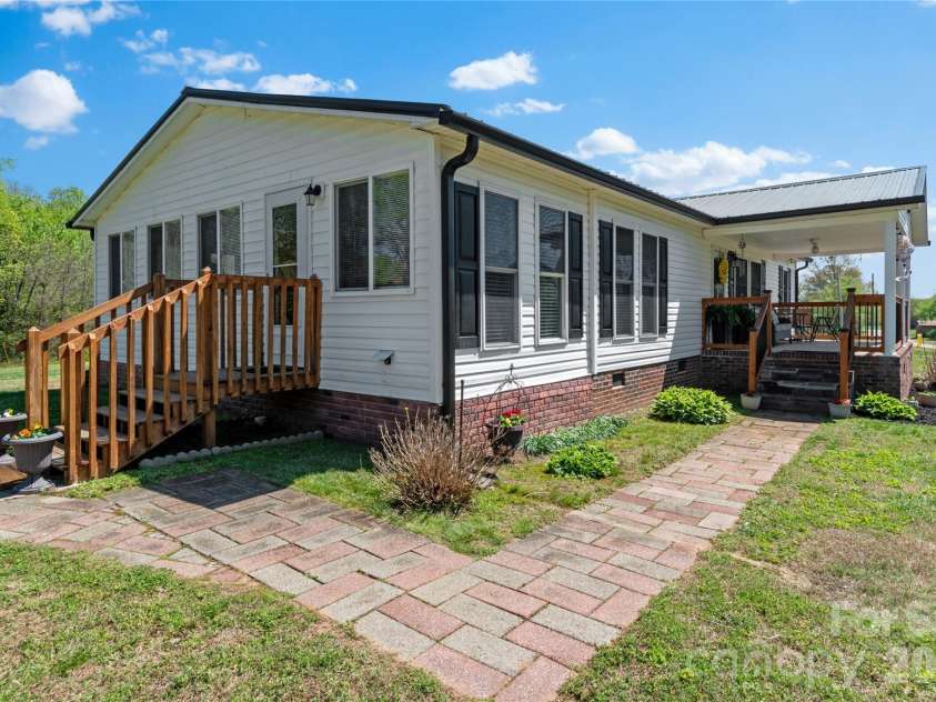 6004 Aaron Lane, Hamptonville, NC 27020.  MLS# CAR4367317, YatesRealty ID 10844. 