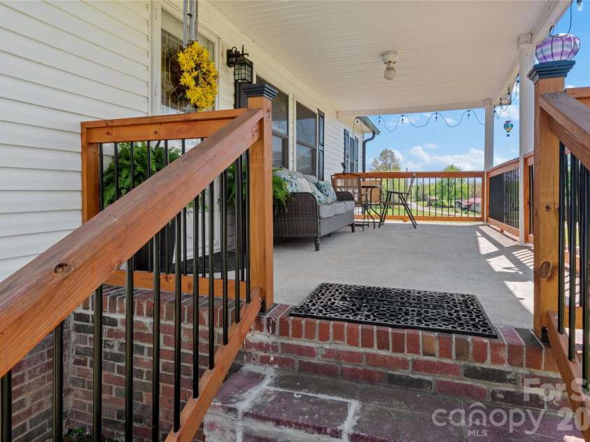 6004 Aaron Lane, Hamptonville, NC 27020.  MLS# CAR4367317, YatesRealty ID 10844. 