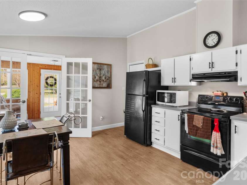 6004 Aaron Lane, Hamptonville, NC 27020.  MLS# CAR4367317, YatesRealty ID 10844. 
