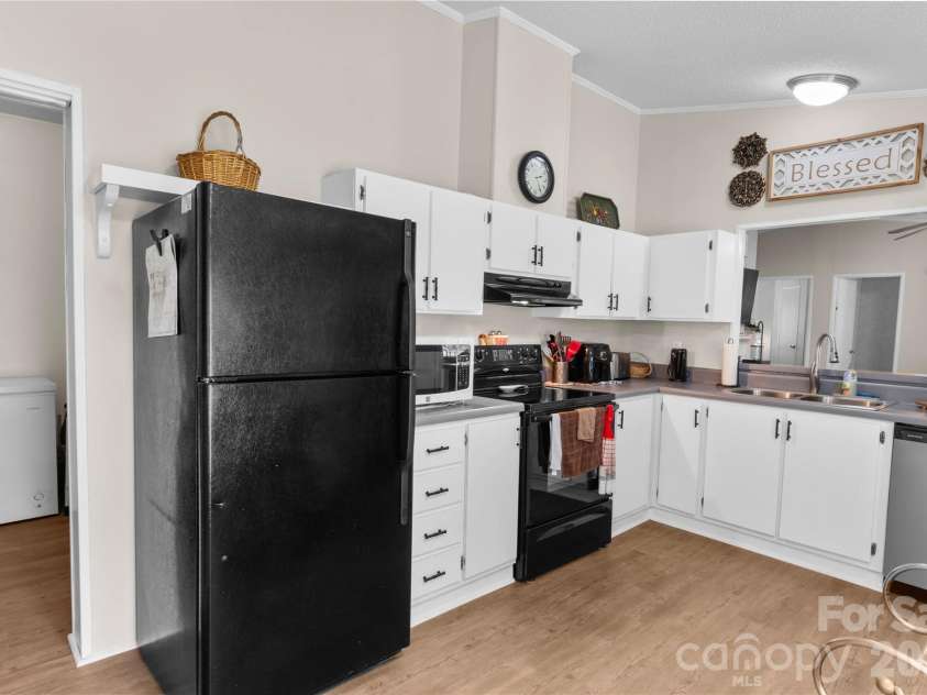 6004 Aaron Lane, Hamptonville, NC 27020.  MLS# CAR4367317, YatesRealty ID 10844. 