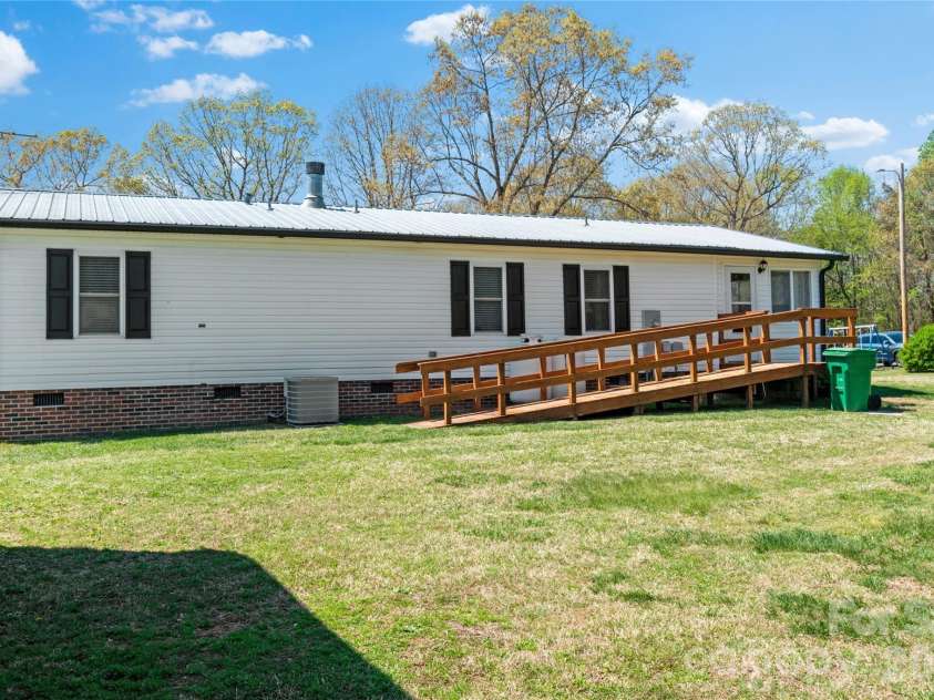 6004 Aaron Lane, Hamptonville, NC 27020.  MLS# CAR4367317, YatesRealty ID 10844. 