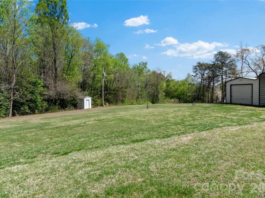 6004 Aaron Lane, Hamptonville, NC 27020.  MLS# CAR4367317, YatesRealty ID 10844. 