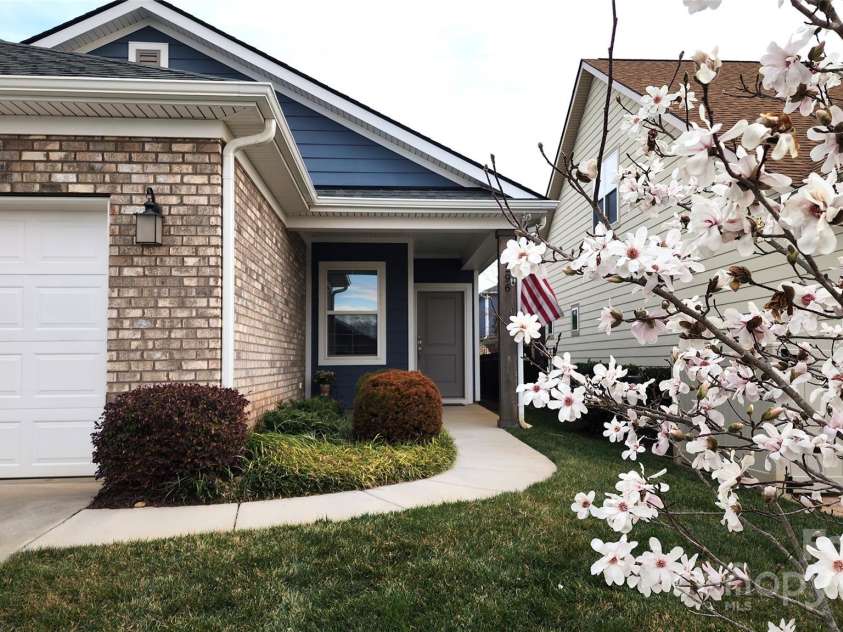 6296 Raven Rock Drive, Denver, NC 28037.  MLS# CAR4195709, YatesRealty ID 10844. Front