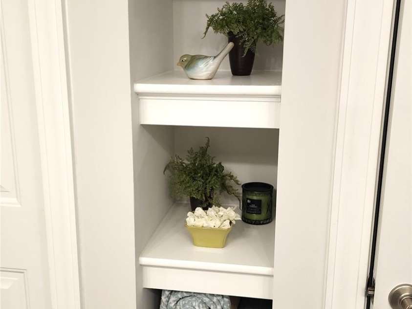 6296 Raven Rock Drive, Denver, NC 28037.  MLS# CAR4195709, YatesRealty ID 10844. Master Bath Shelving