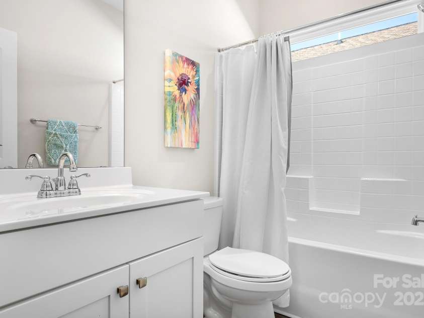 6296 Raven Rock Drive, Denver, NC 28037.  MLS# CAR4195709, YatesRealty ID 10844. Secondary Bath