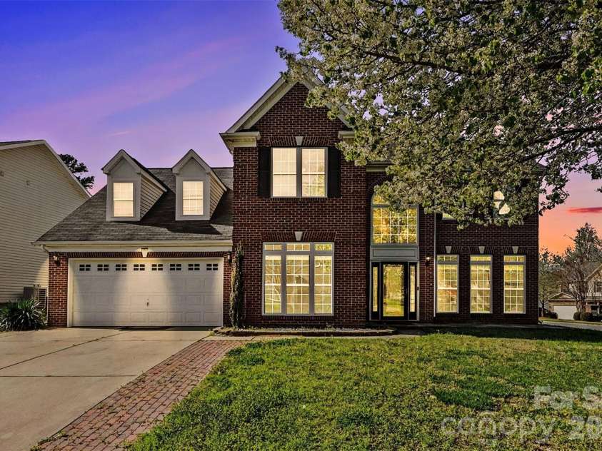2529 Waters Vista Circle, Charlotte, NC 28213.  MLS# CAR4359725, YatesRealty ID 10845. 