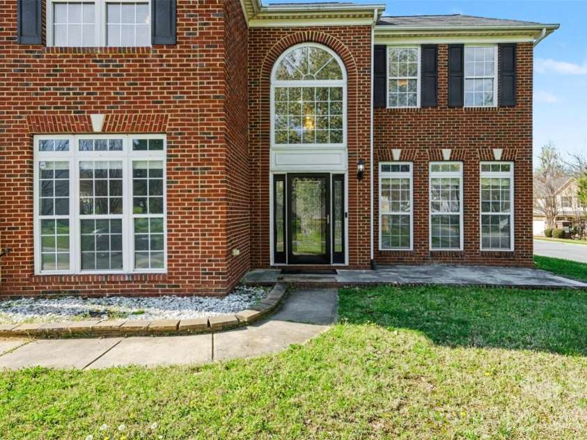2529 Waters Vista Circle, Charlotte, NC 28213.  MLS# CAR4359725, YatesRealty ID 10845. 