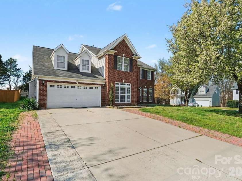 2529 Waters Vista Circle, Charlotte, NC 28213.  MLS# CAR4359725, YatesRealty ID 10845. 
