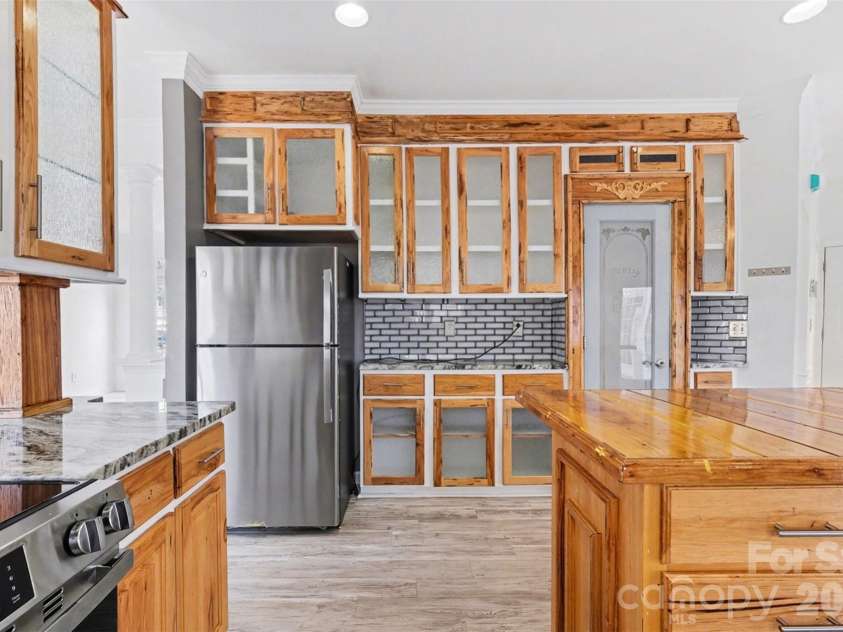 2529 Waters Vista Circle, Charlotte, NC 28213.  MLS# CAR4359725, YatesRealty ID 10845. 