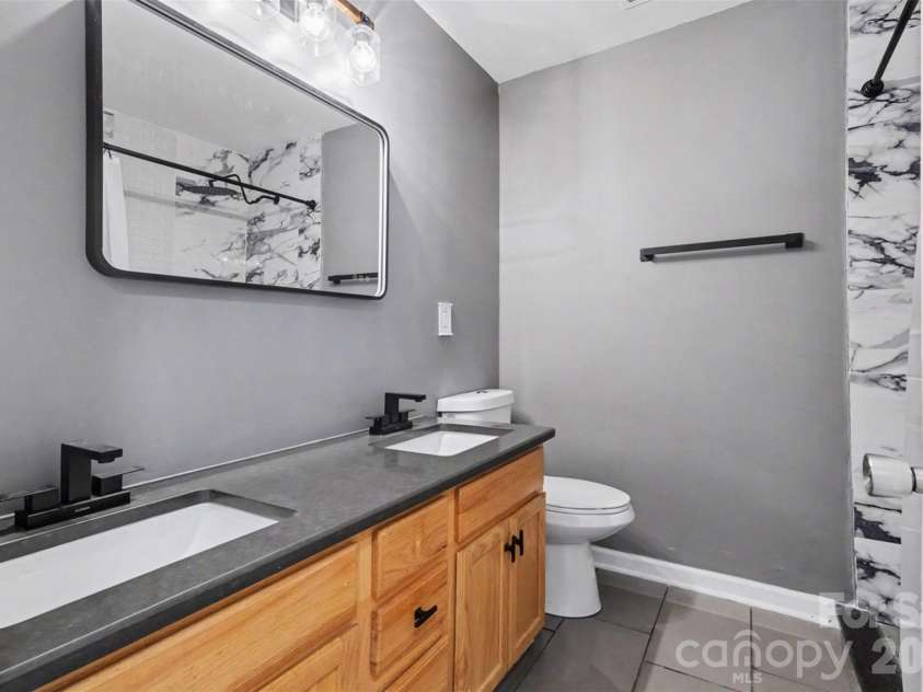 2529 Waters Vista Circle, Charlotte, NC 28213.  MLS# CAR4359725, YatesRealty ID 10845. 