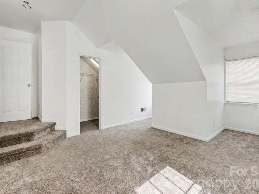 2529 Waters Vista Circle, Charlotte, NC 28213.  MLS# CAR4359725, YatesRealty ID 10845. 