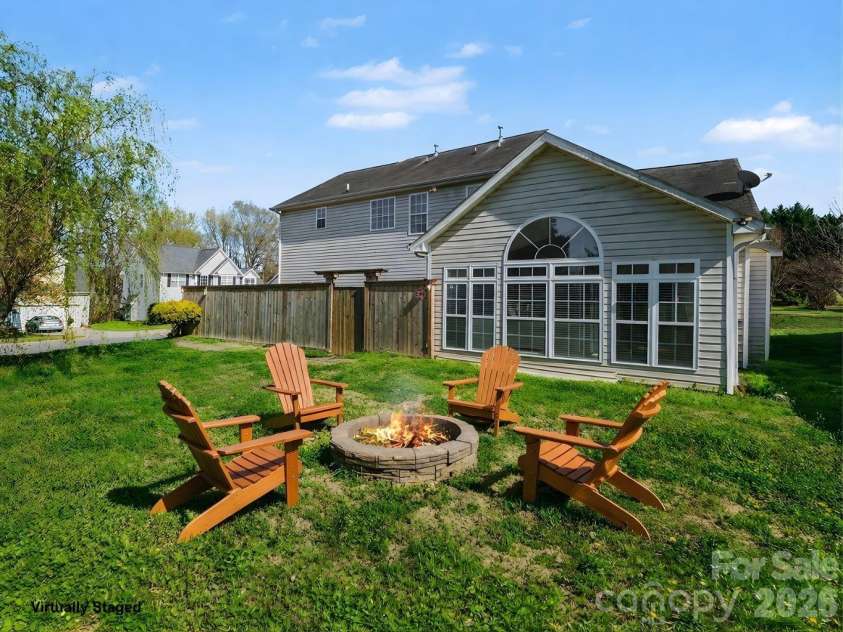 2529 Waters Vista Circle, Charlotte, NC 28213.  MLS# CAR4359725, YatesRealty ID 10845. 