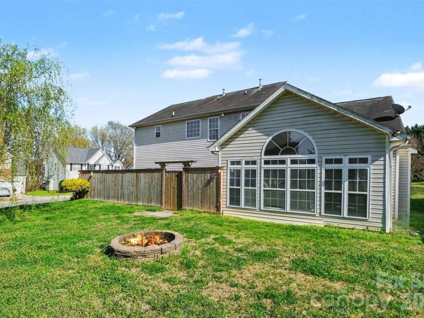 2529 Waters Vista Circle, Charlotte, NC 28213.  MLS# CAR4359725, YatesRealty ID 10845. 