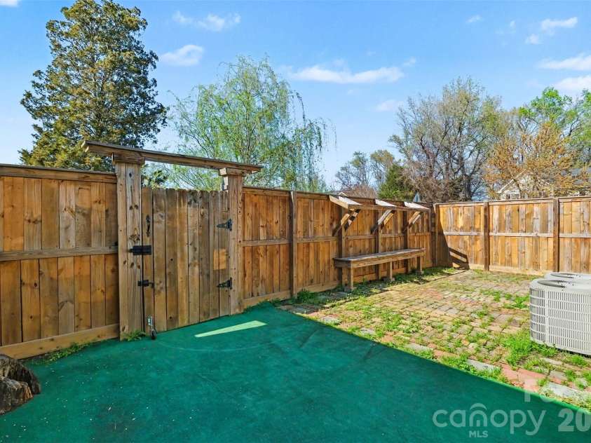 2529 Waters Vista Circle, Charlotte, NC 28213.  MLS# CAR4359725, YatesRealty ID 10845. 