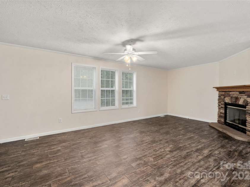 61 Evelyn Acres Drive, Asheville, NC 28806.  MLS# CAR4240397, YatesRealty ID 10845. 