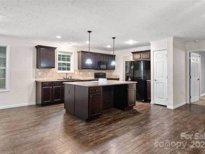 61 Evelyn Acres Drive, Asheville, NC 28806.  MLS# CAR4240397, YatesRealty ID 10845. 