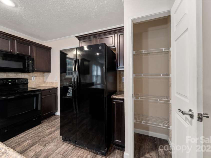 61 Evelyn Acres Drive, Asheville, NC 28806.  MLS# CAR4240397, YatesRealty ID 10845. 