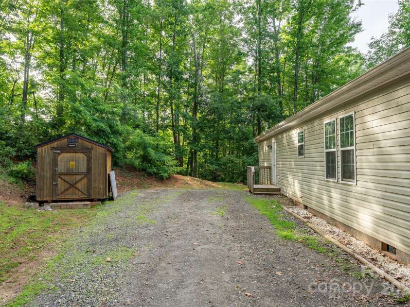 61 Evelyn Acres Drive, Asheville, NC 28806.  MLS# CAR4240397, YatesRealty ID 10845. 