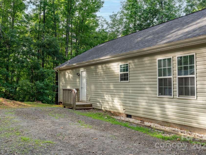 61 Evelyn Acres Drive, Asheville, NC 28806.  MLS# CAR4240397, YatesRealty ID 10845. 