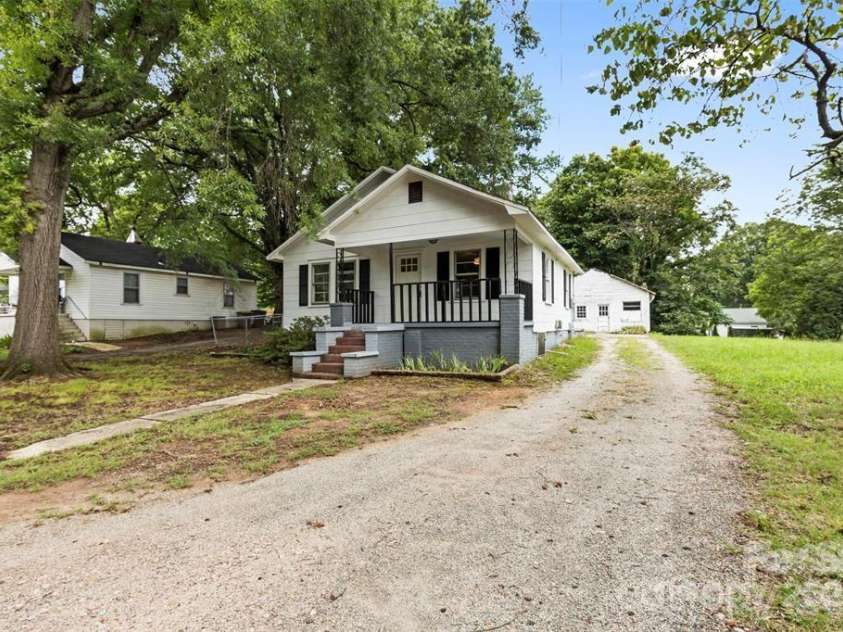 323 20th Street, Kannapolis, NC 28083.  MLS# CAR4287676, YatesRealty ID 10846. 