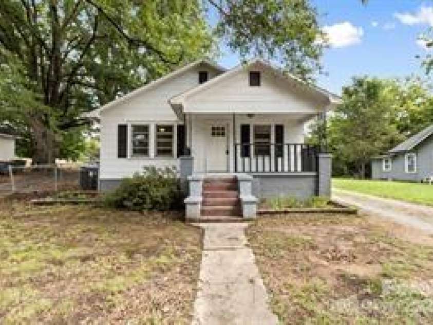323 20th Street, Kannapolis, NC 28083.  MLS# CAR4287676, YatesRealty ID 10846. 