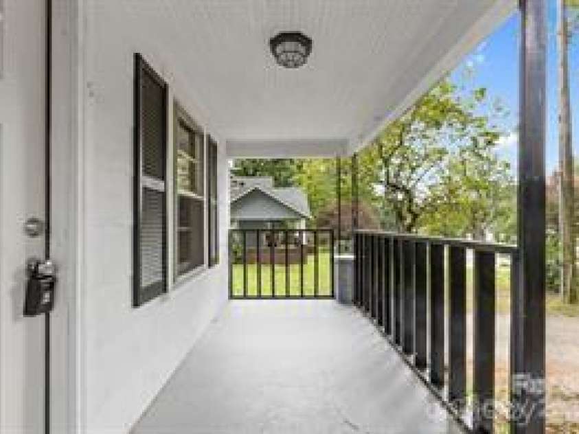 323 20th Street, Kannapolis, NC 28083.  MLS# CAR4287676, YatesRealty ID 10846. 
