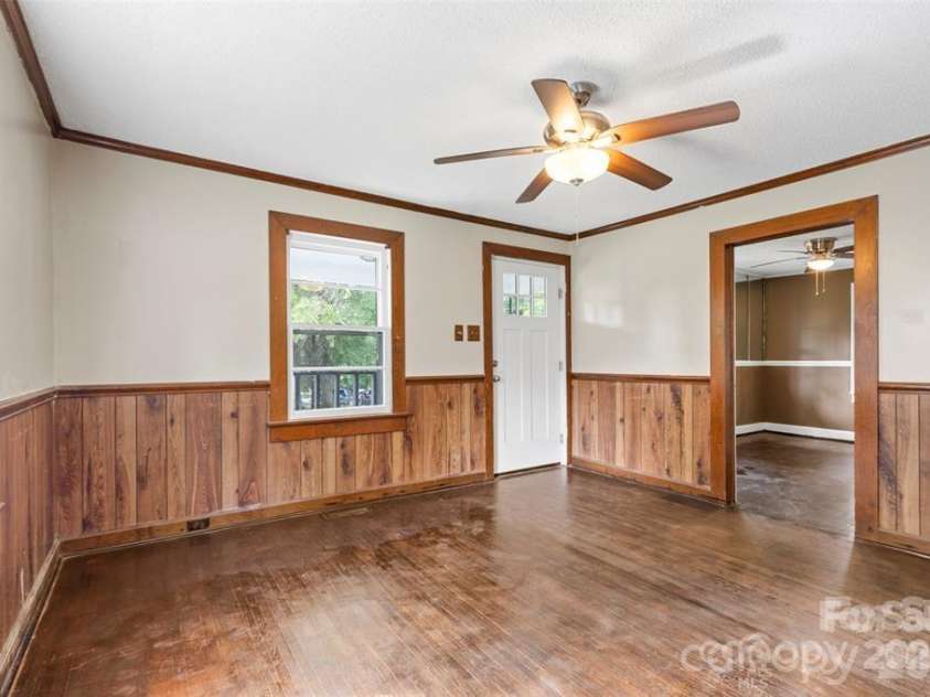 323 20th Street, Kannapolis, NC 28083.  MLS# CAR4287676, YatesRealty ID 10846. 