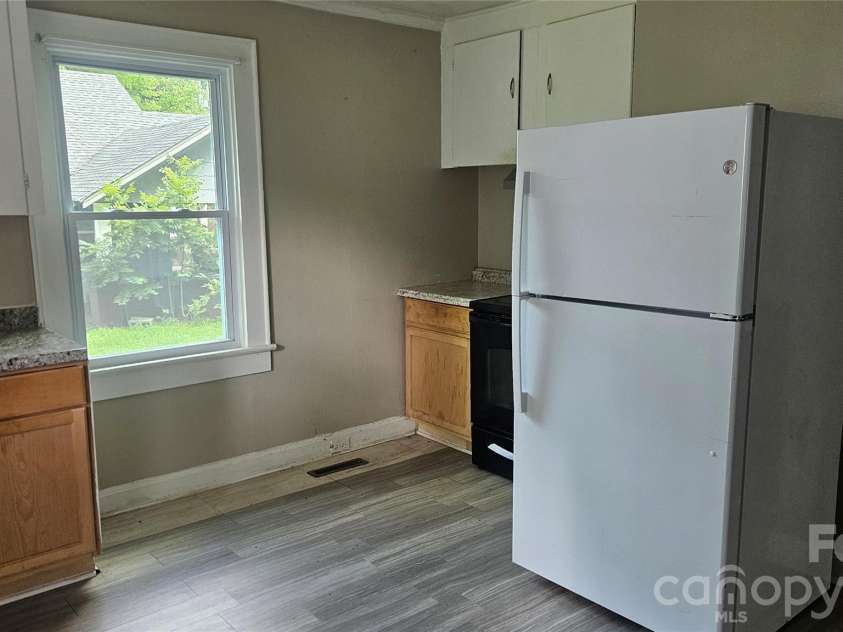 323 20th Street, Kannapolis, NC 28083.  MLS# CAR4287676, YatesRealty ID 10846. 