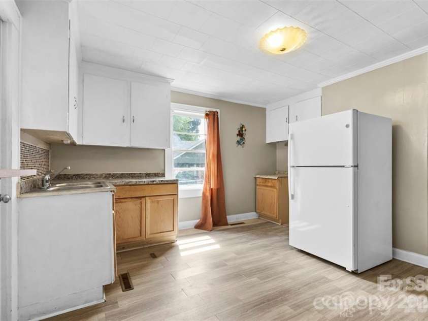 323 20th Street, Kannapolis, NC 28083.  MLS# CAR4287676, YatesRealty ID 10846. 
