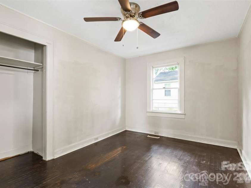 323 20th Street, Kannapolis, NC 28083.  MLS# CAR4287676, YatesRealty ID 10846. 