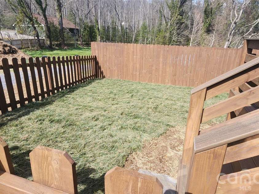 207 Ferrell Lane, Black Mountain, NC 28711.  MLS# CAR4344334, YatesRealty ID 10847. 