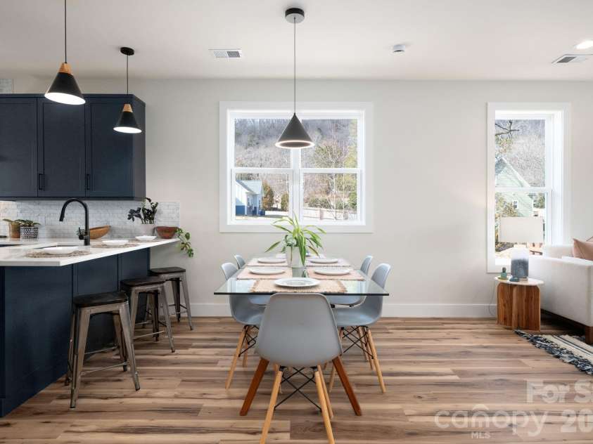 207 Ferrell Lane, Black Mountain, NC 28711.  MLS# CAR4344334, YatesRealty ID 10847. Dining Area