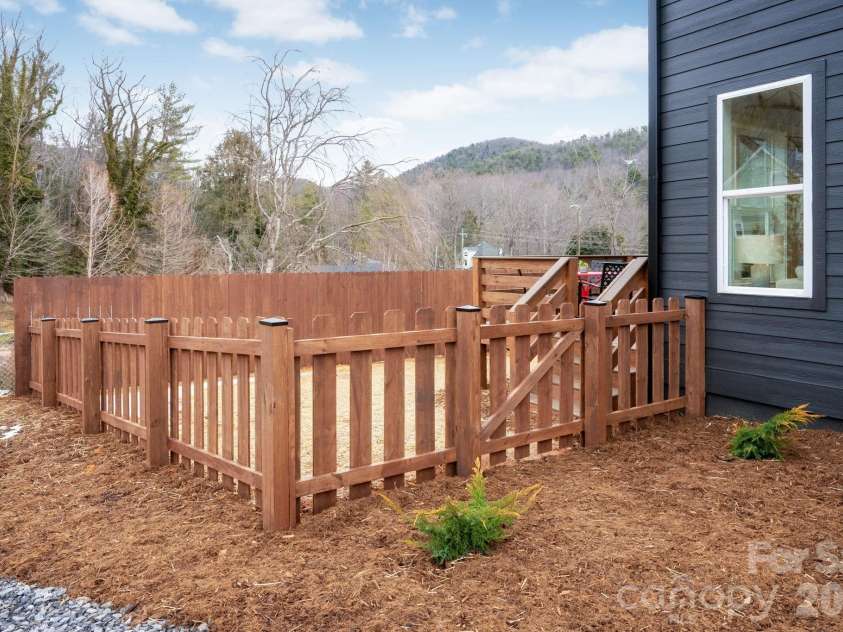 207 Ferrell Lane, Black Mountain, NC 28711.  MLS# CAR4344334, YatesRealty ID 10847. Fenced back yard