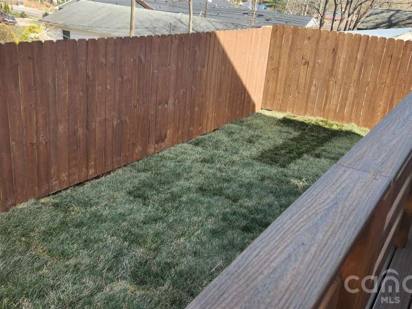 207 Ferrell Lane, Black Mountain, NC 28711.  MLS# CAR4344334, YatesRealty ID 10847. Privacy fencing