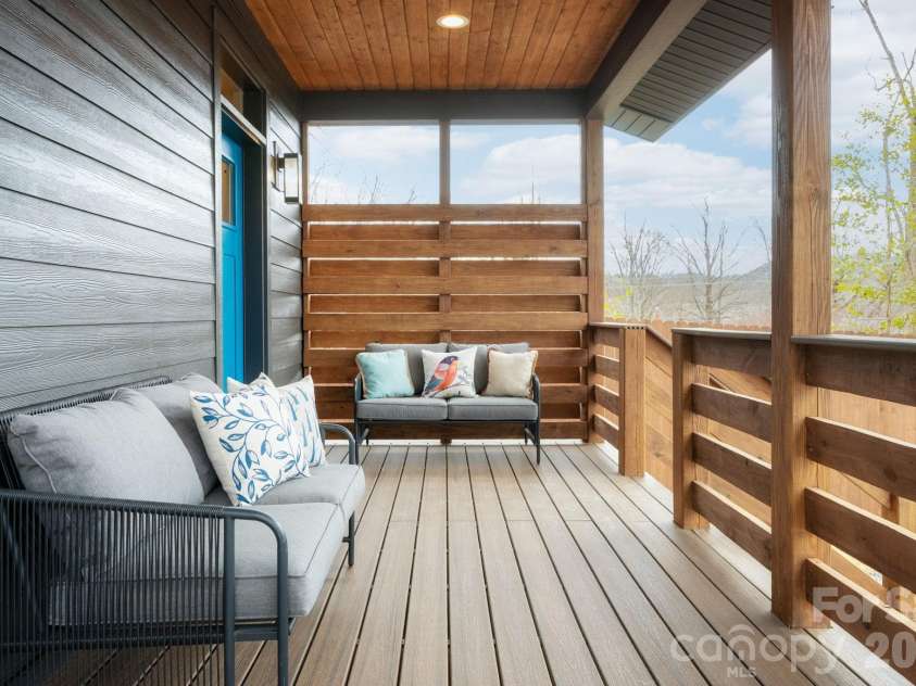 207 Ferrell Lane, Black Mountain, NC 28711.  MLS# CAR4344334, YatesRealty ID 10847. Privacy Wall