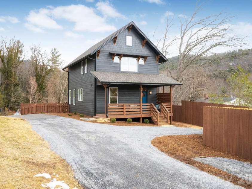 207 Ferrell Lane, Black Mountain, NC 28711.  MLS# CAR4344334, YatesRealty ID 10847. Quality Energy Star Craftsman