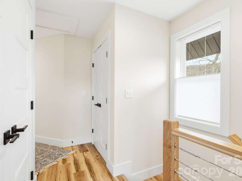 207 Ferrell Lane, Black Mountain, NC 28711.  MLS# CAR4344334, YatesRealty ID 10847. Upstairs Hallway