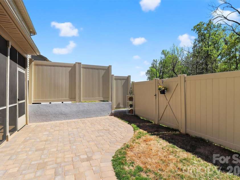 276 Ascot Run Way, Fort Mill, SC 29715.  MLS# CAR4366919, YatesRealty ID 10848. 