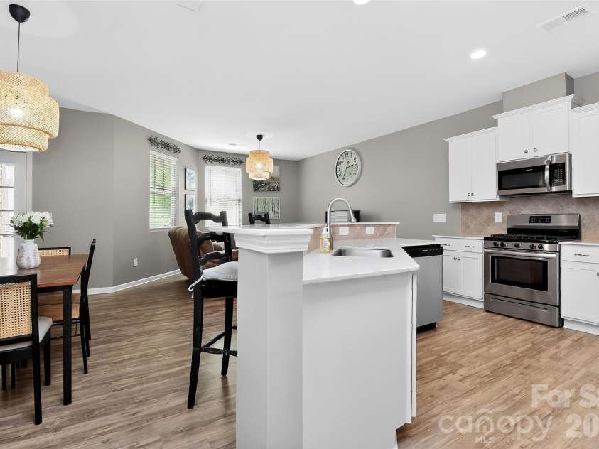 276 Ascot Run Way, Fort Mill, SC 29715.  MLS# CAR4366919, YatesRealty ID 10848. Open Floorplan
