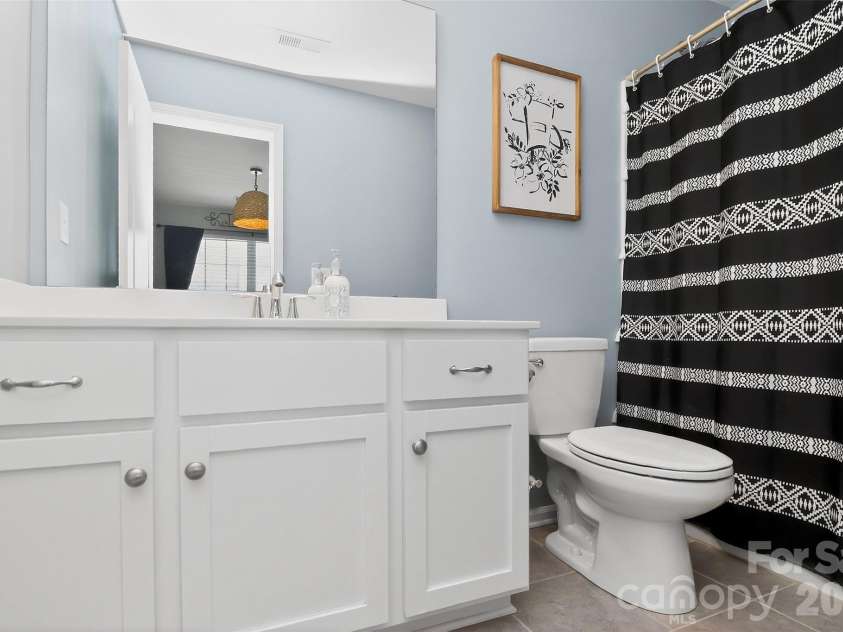 276 Ascot Run Way, Fort Mill, SC 29715.  MLS# CAR4366919, YatesRealty ID 10848. Secondary e-suite bathroom