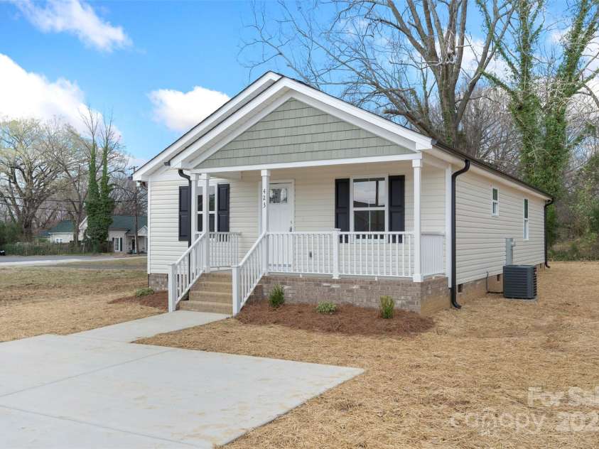 423 N Caldwell Street, Salisbury, NC 28144.  MLS# CAR4232077, YatesRealty ID 10849. 